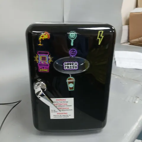 SO CHILL MINI FRIDGE BLACK