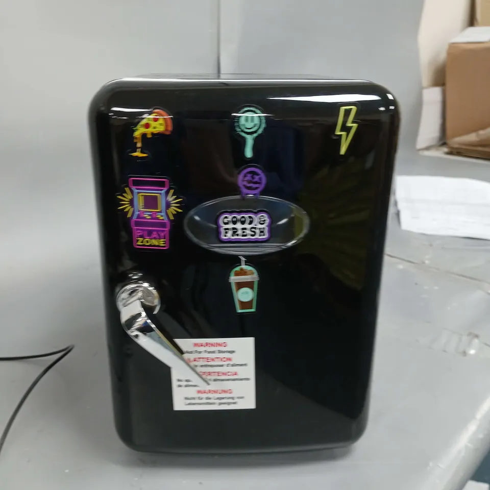 SO CHILL MINI FRIDGE BLACK RRP £44.99