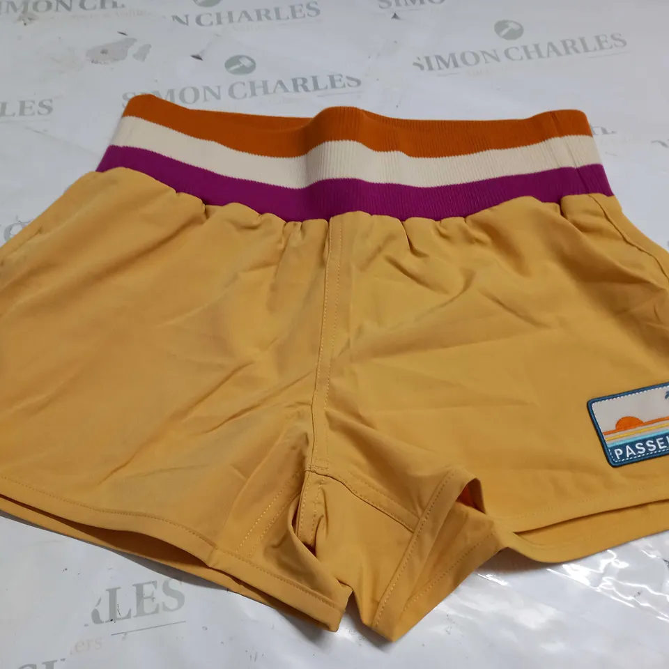 PASSENGER EXPLORE HYBRID SHORTS IN YELLOW - SMALL