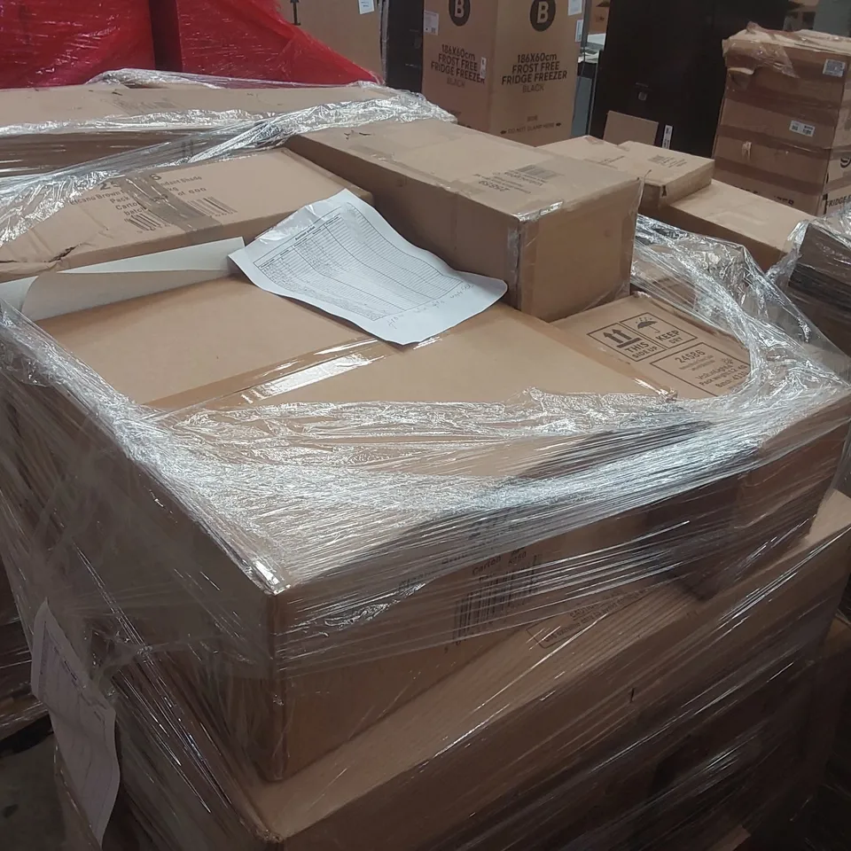 PALLET CONTAINING A LARGE QUANTITY OF ASSORTED LIGHTING PRODUCTS