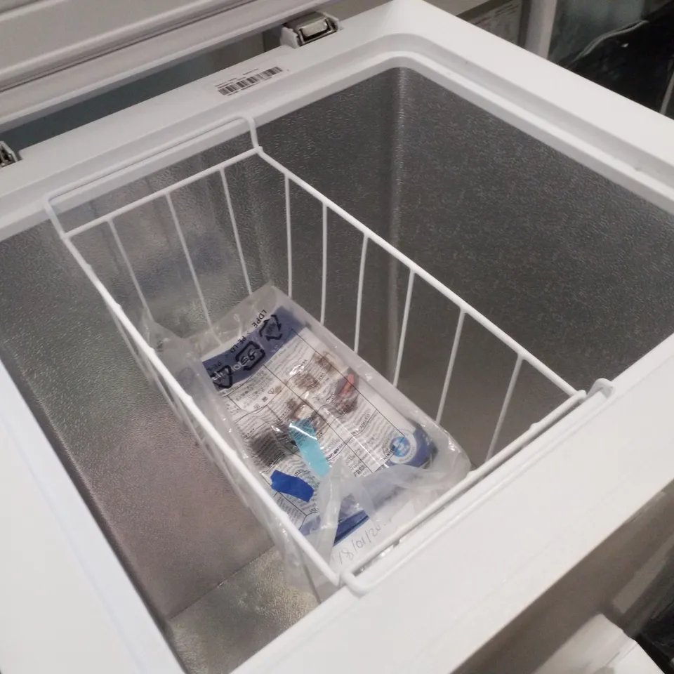 BOXED RUSSELL HOBBSRH99CF1001B 99L FREESTANDING CHEST FREEZER IN WHITE 