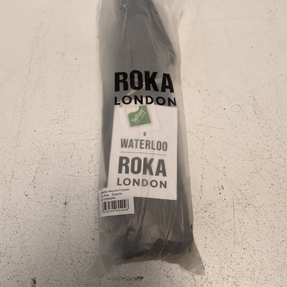 BAGGED ROKA WATERLOO RECYCLED POLYESTER UMBRELLA IN GRAPHITE