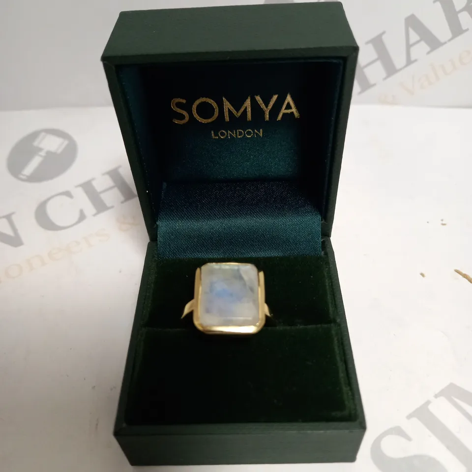 BOXED SOMYA LONDON ROSE QUARTZ RING 