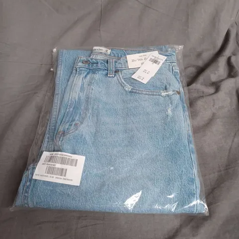 BAGGED ABERCROMBIE & FITCH THE 90S RELAXED HIGH RISE JEAN IN LIGHT BLUE DENIM SIZE 29/8R