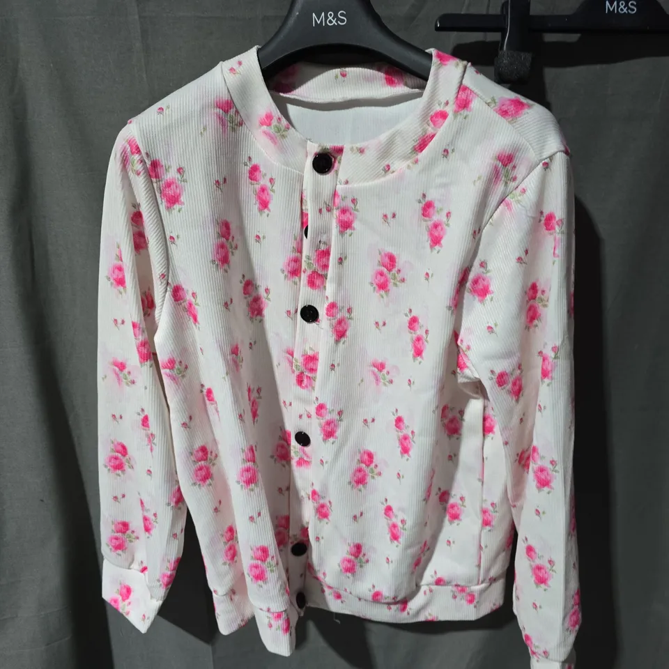 BOX OF APPROXIMATELY 25 CLOTHING ITEMS INCLUDING: GOLD DRESS, LEATHER LOOKING PANTS AND CARDIGAN