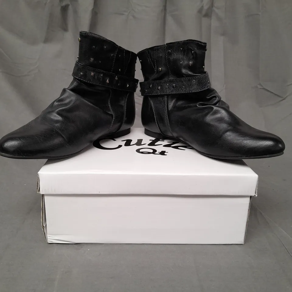 BOXED PAIR OF CUTIE OT SHOES IN BLACK W. STUD EFFECT SIZE 6