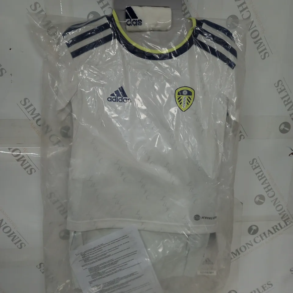 LEEDS UNITED FULL HOME KIT SIZE 18-24 MONTHS