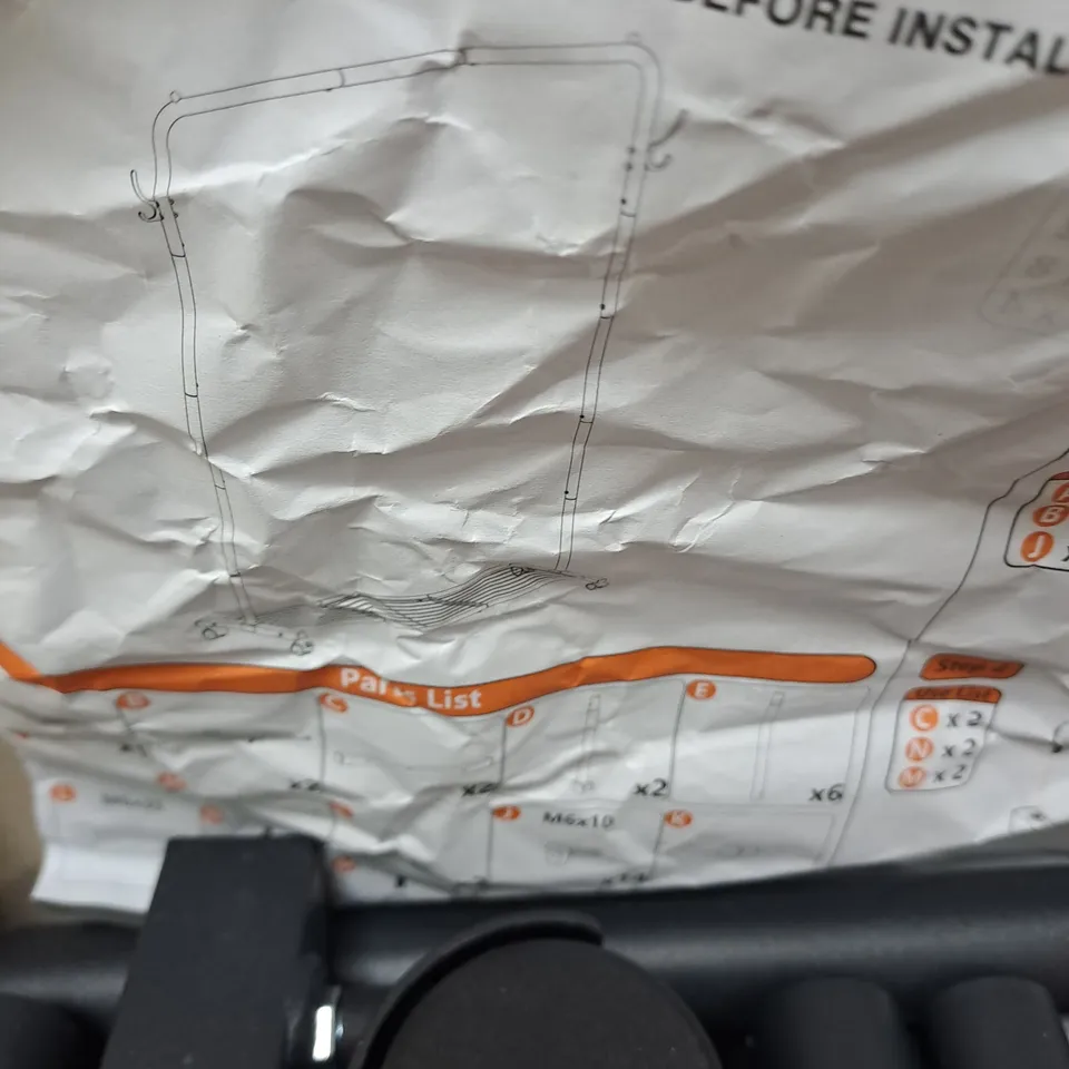 CLOTHES RAILING 
