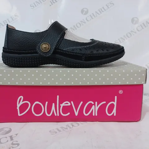 BOXED PAIR OF BOULEVARD WIDE VELCRO STRAP SHOES IN BLACK SIZE 5