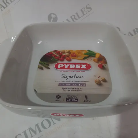 BOXED PYREX SIGNATURE STONEWARE SQUARE ROASTER