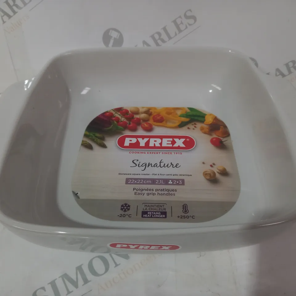 BOXED PYREX SIGNATURE STONEWARE SQUARE ROASTER