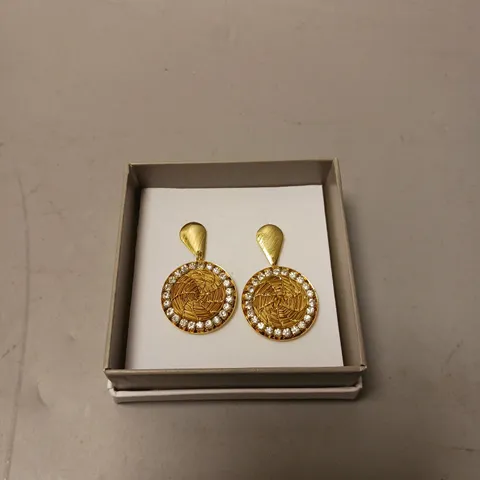 LUVIEH GOLDEN GRASS DANGLE EARRINGS 