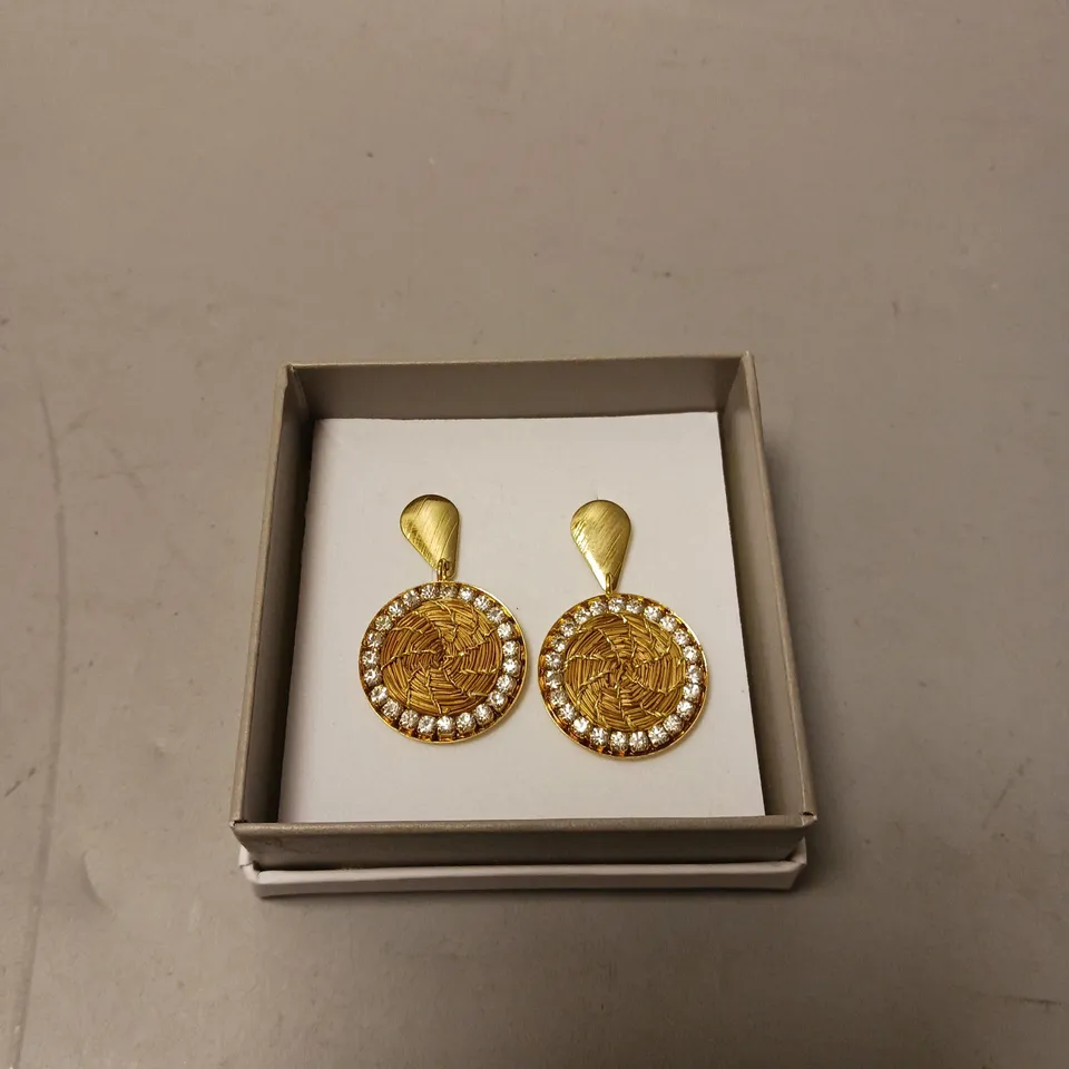 LUVIEH GOLDEN GRASS DANGLE EARRINGS