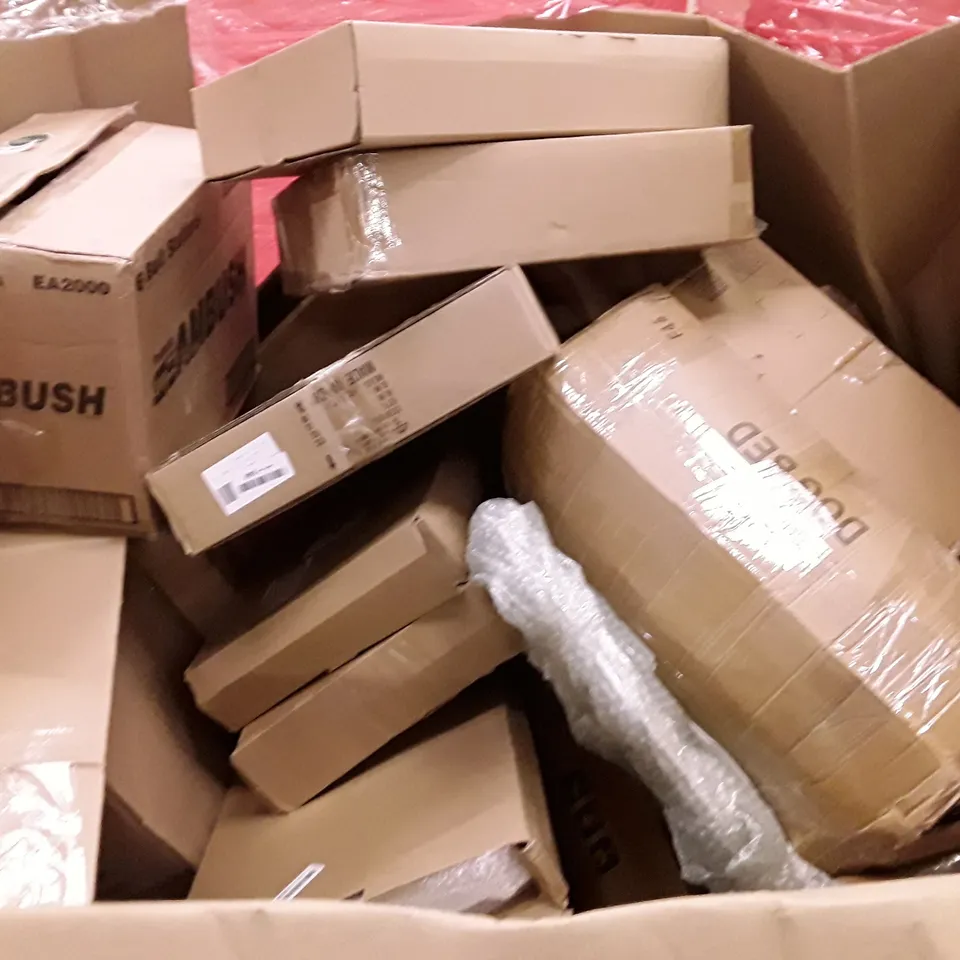 PALLET OF ASSORTED PRODUCTS INCLUDING TOILET SEAT, TRUNKI KIDS SUITCASE, CHRISTMAS TREE, PUZZLE MAT, BABY FITNESS BLANKET