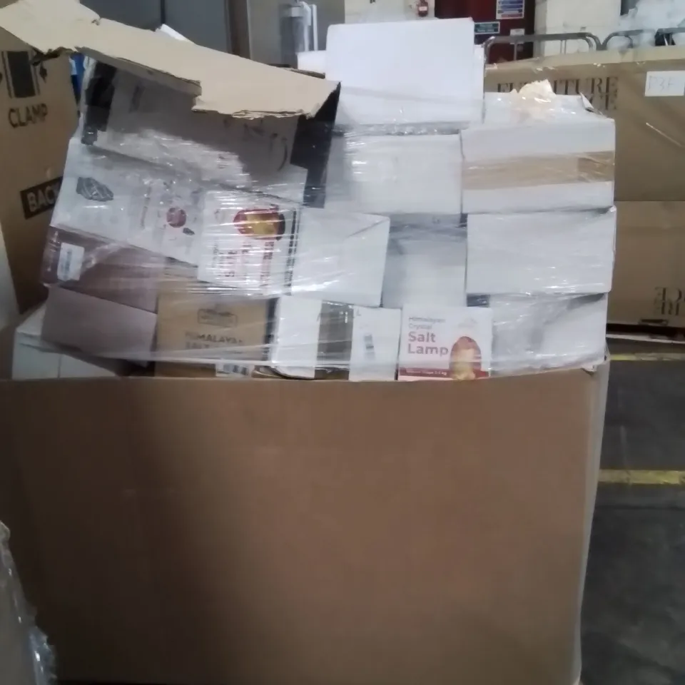 PALLET CONTAINING LARGE QUANTITY OF SALT LAMPS 
