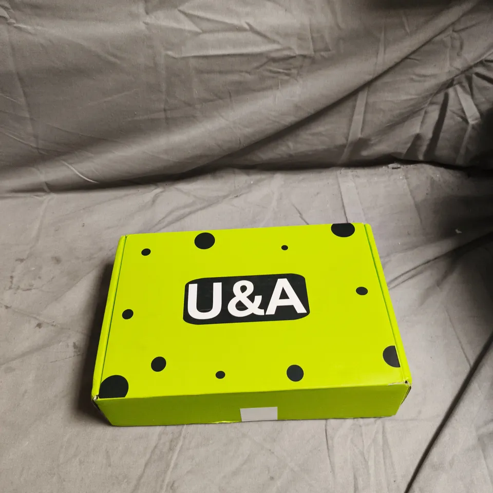 U&A  WIG - NEON ORANGE HAIR (IN NEON GREEN BOX)