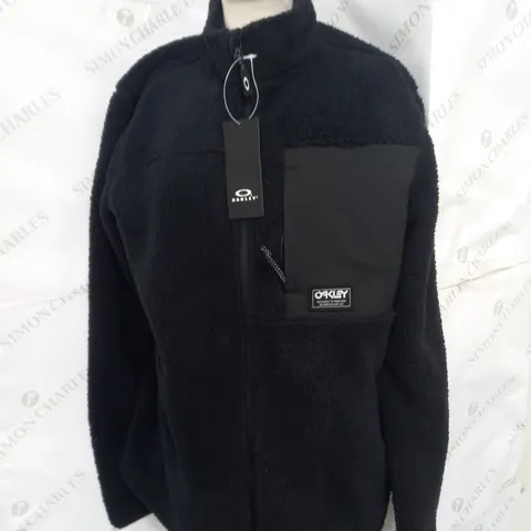 OAKLEY MOUNTAIN SHERPA FLEECE IN BLACK SIZE M