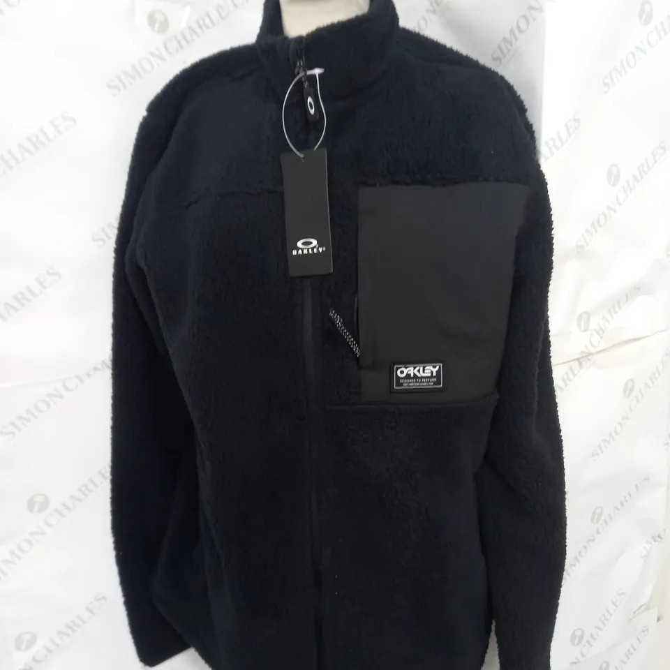 OAKLEY MOUNTAIN SHERPA FLEECE IN BLACK SIZE M