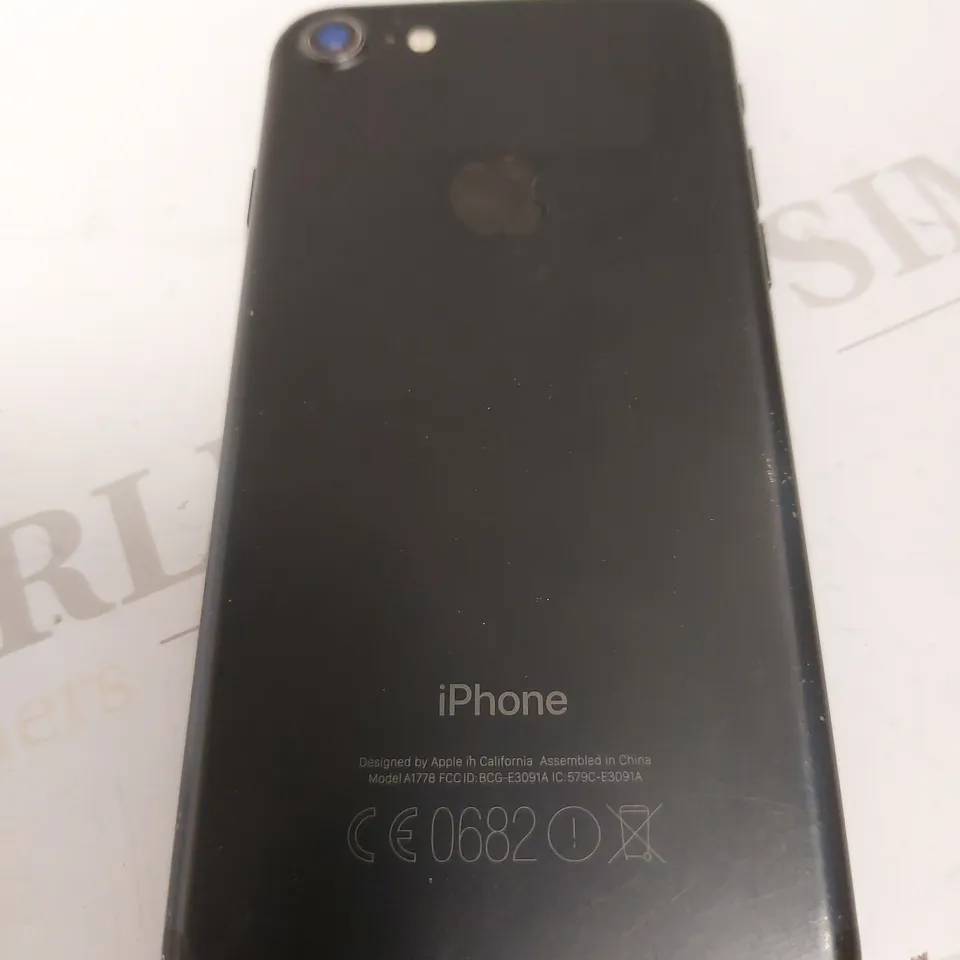 APPLE IPHONE 7 (A1778)