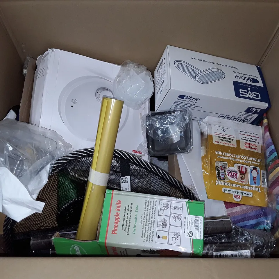 LARGE QUANTITY OF ASSORTED HOUSEHOLD ITEMS TO INCLUDE SALAD SPINNER, BAMBOO LUNCH BOX AND ECLIPSE REPLACEMENT FILTER KIT