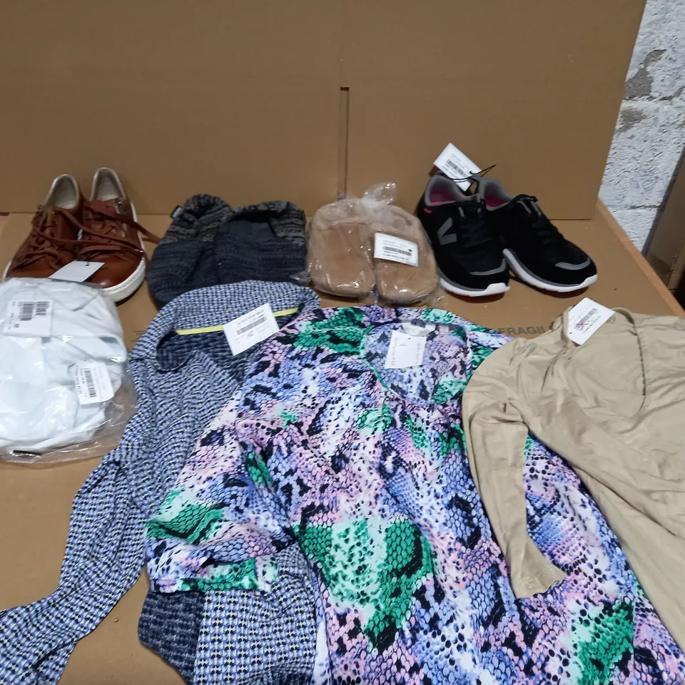 LOT OF ASSORTED CLOTHES AND SHOES TO INCLUDE EMU MONCH CLOGS, VIONIC AYSE TRAINER, AND RUTH LANGSFORD STONE TOP ETC.