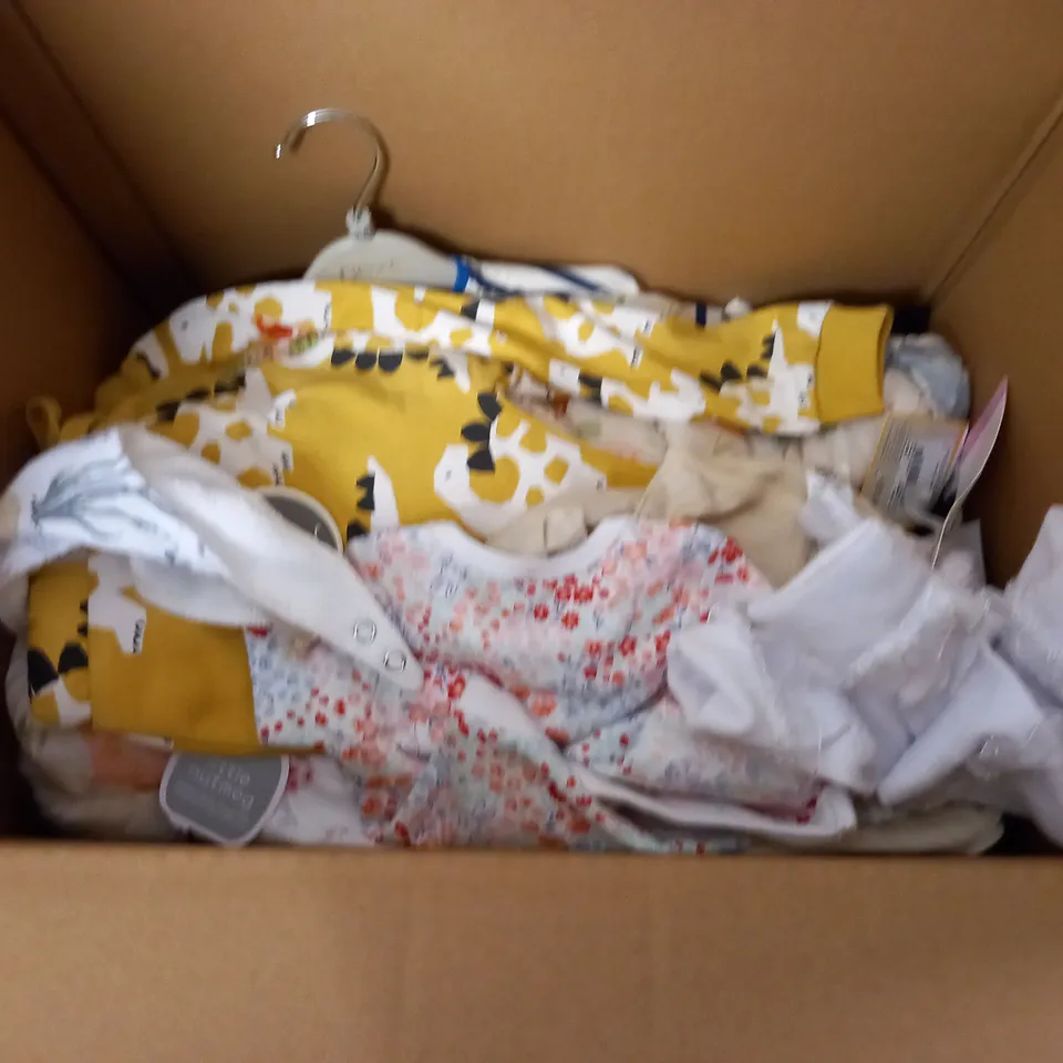 LOT OF ASSORTED BABY CLOTHING ITEMS TO INCLUDE NUTMEG, ANGEL DREAMS AND JOJO MAMAN BEBE