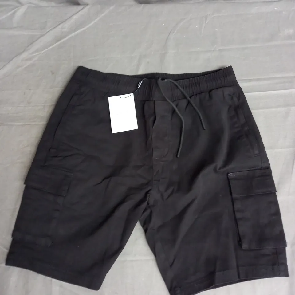 ARNE COTTON CARGO SHORT IN BLACK SIZE M