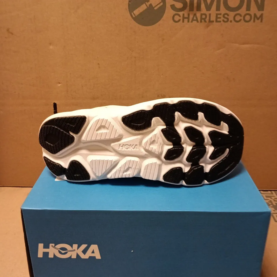 HOKA CLIFTON 10 WIDE WOMEN'S RUNNING SHOES – UK4 (US6), LIGHT GREEN/WHITE, BOXED