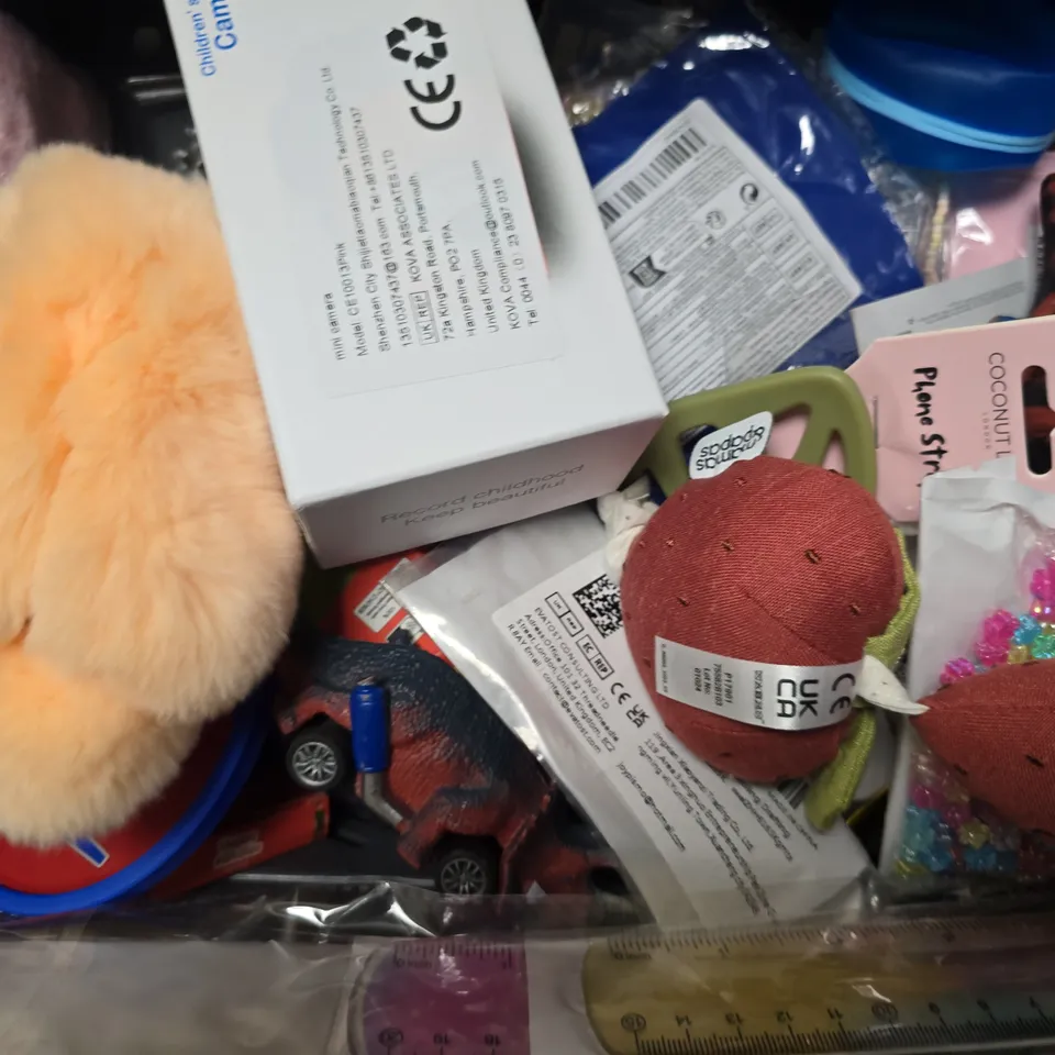 APPROXIMATELY 13 ASSORTED TOYS & GAMES TO INCLUDE - REUSABLE WATER BOMBS , WHALE EATING FISH ETC