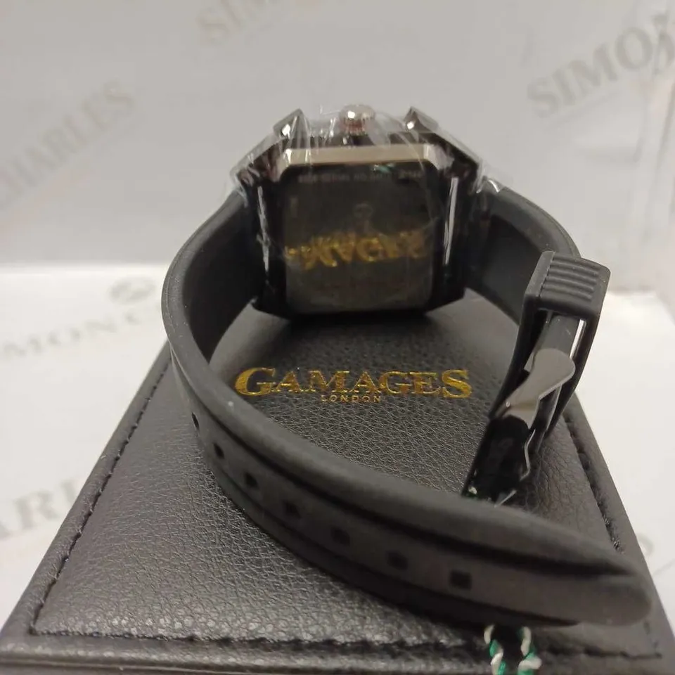GAMAGES CONSUL STEEL BLACK TRIPLE DATE DIAL AUTOMATIC RUBBER STRAP WRISTWATCH	