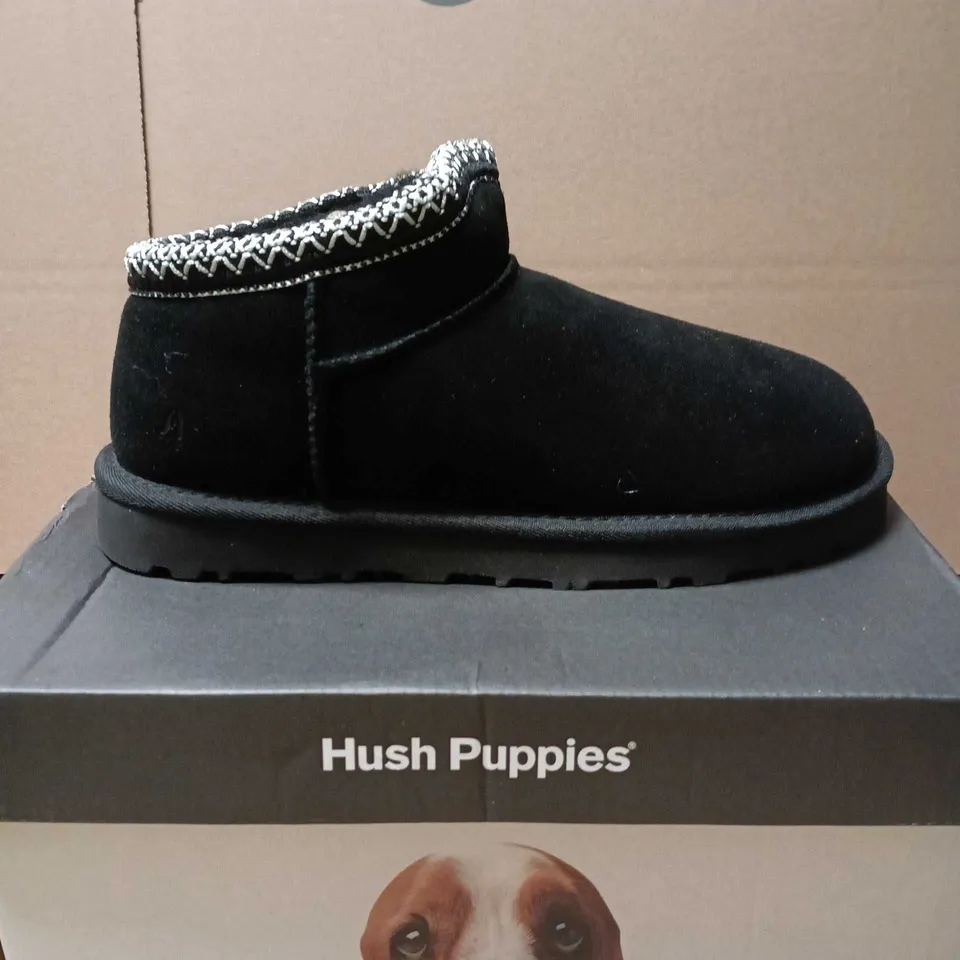 HUSH PUPPIES SLOANE BOOTIE SLIPPER – BLACK, WOMEN’S UK 8