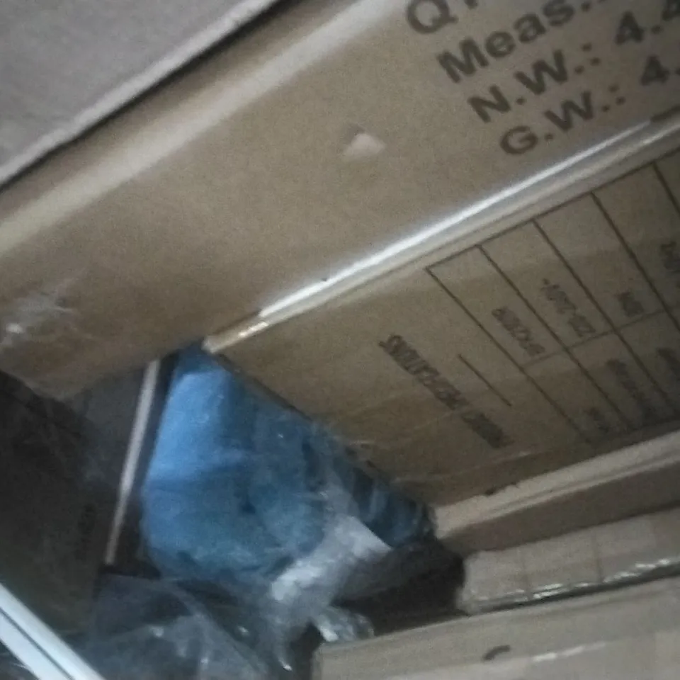 PALLET OF ASSORTED ITEMS INCLUDING JUMBO 4 IN A ROW GAME, AIR COOLER, LARGE MAT, CAMPING CHAIR, BLUE BLANKET