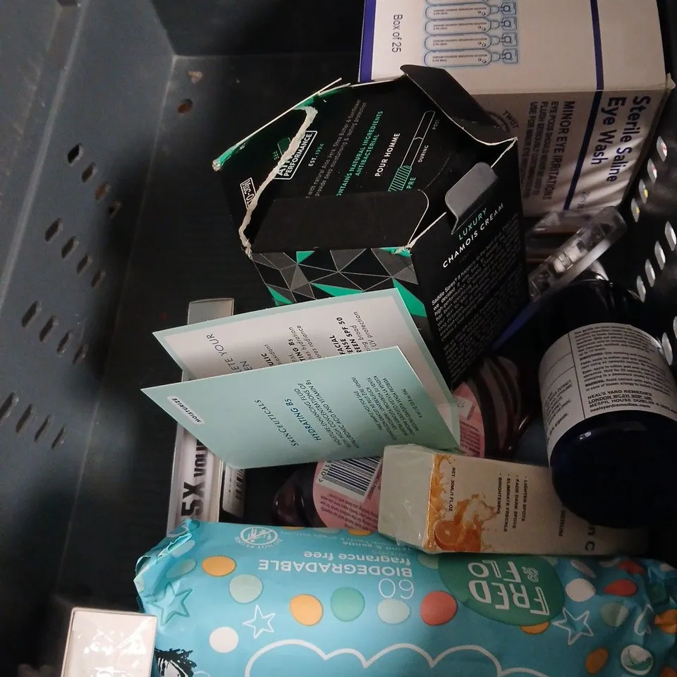 APPROXIMATEY 20 ASSORTED HEALTH AND BEAUTY PRODUCTS TO INCLUDE - DERMATICA 5HA+CICA SERUM - SONS TOPICAL SOLUTION - DECODE CLEAN BALM - ETC