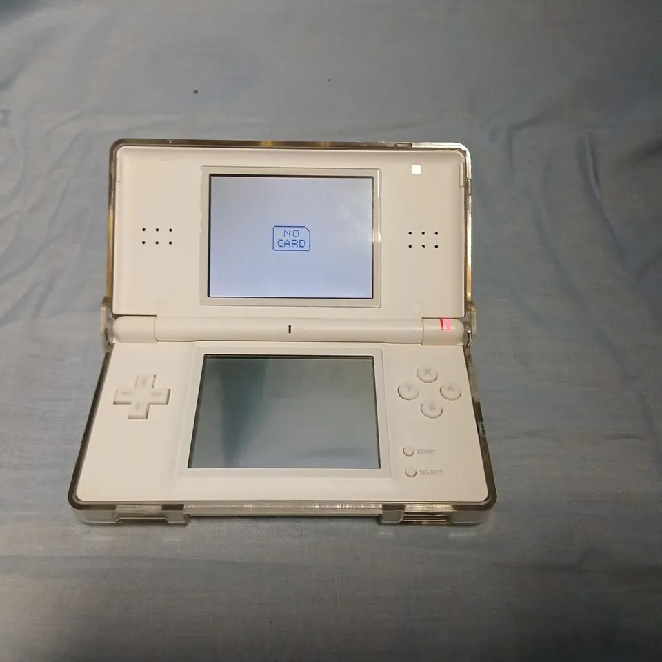 NINTENDO DS LITE HANDHELD CONSOLE – WHITE WITH SAMURAI ARTWORK BACK PANEL