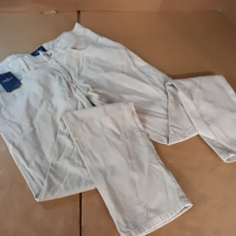 HACKETT DYE TEXTURE CHINOS IN CREAM - 32R