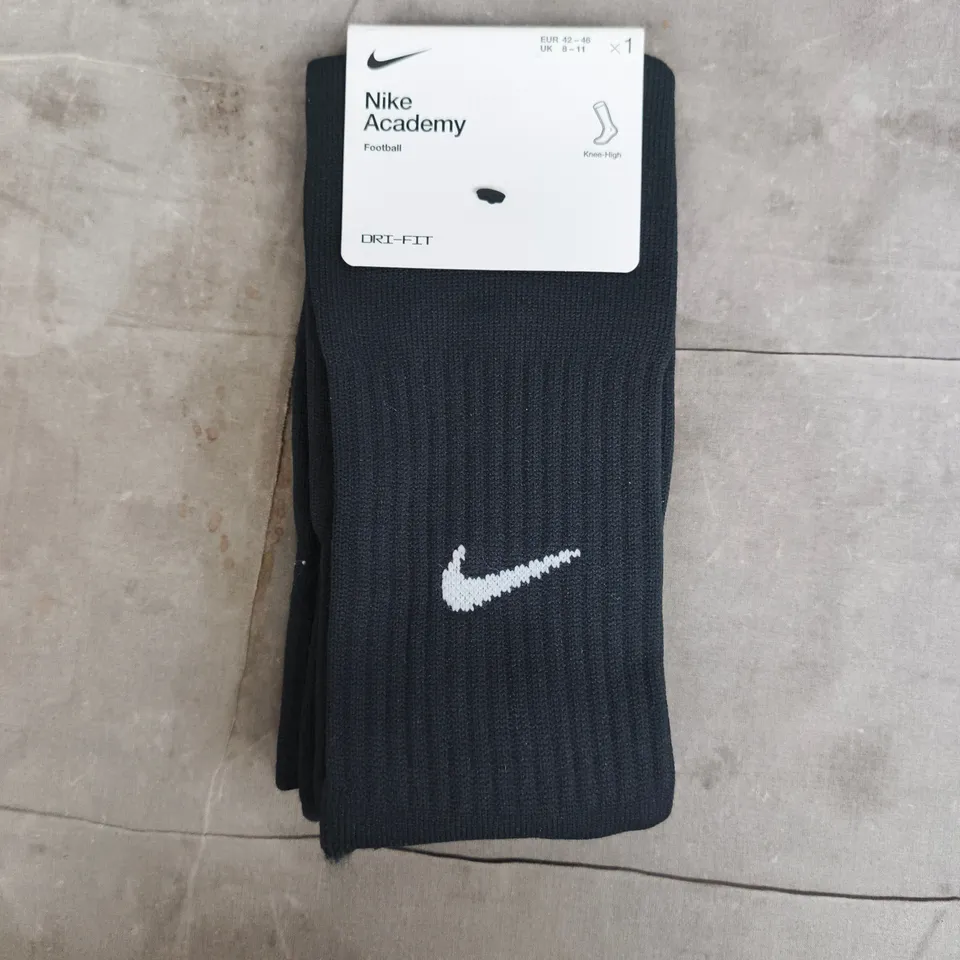 NIKE ACADEMY FOOTBALL KNEE HIGH SOCKS IN BLACK - UK 8-11