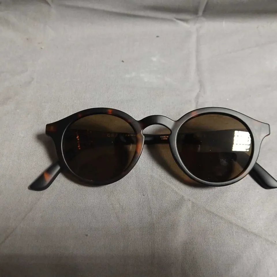 BOXED PAIR OF LONDON MOLE SUNGLASSES