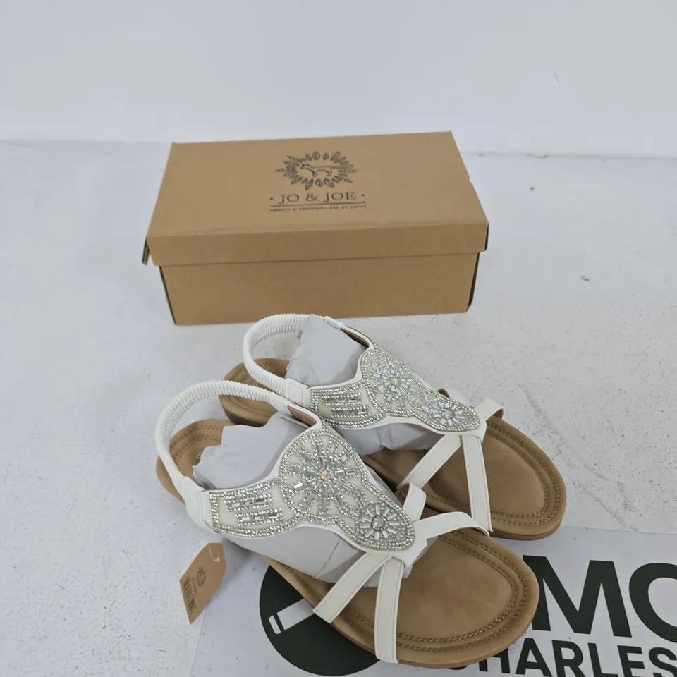 JO & JOE HALCYON WHITE SANDALS – UK 8