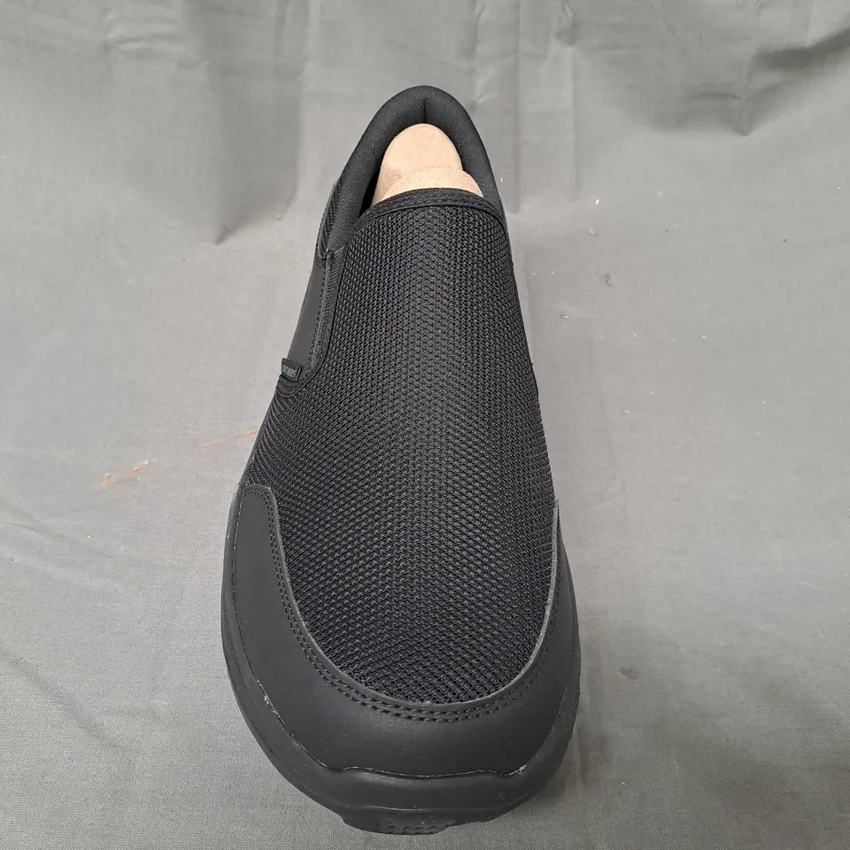 BOXED PAIR OF SKECHERS SLIP-ON SHOES IN BLACK UK SIZE 11