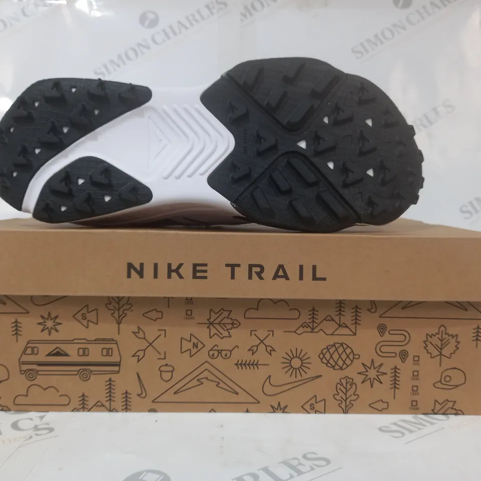 BOXED PAIR OF NIKE ZOOMX ZEGAMA TRAIL SHOES IN BLACK/WHITE UK SIZE 9