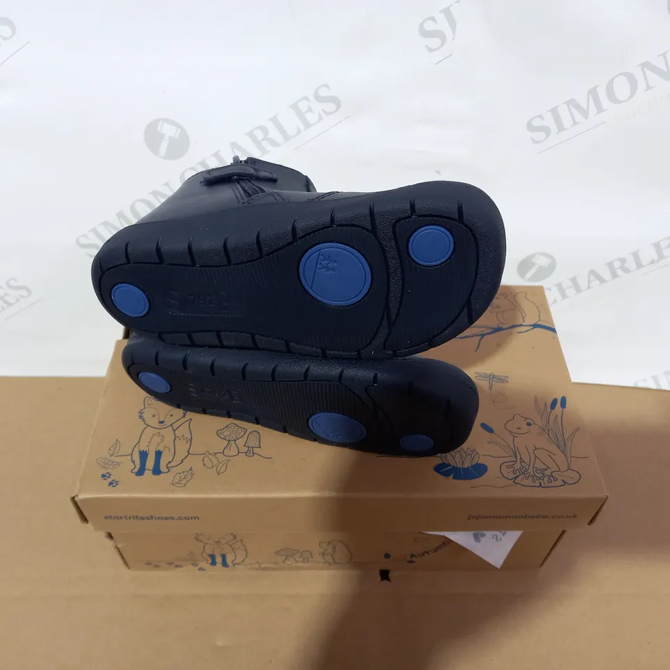 BOXED PAIR OF START RITE NAVY BOOTS SIZE 8F