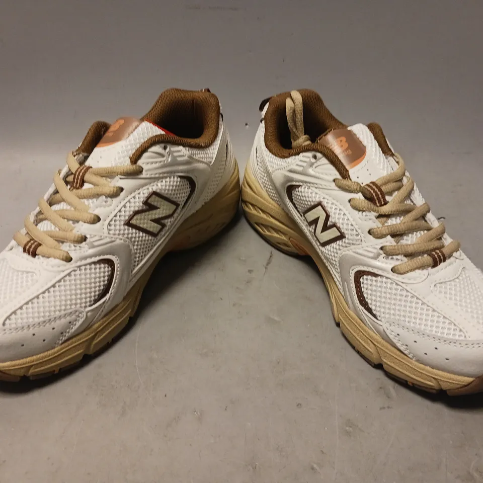 BOXED PAIR OF NEW BALANCE 530 TRAINERS IN WHITE/CHOCOLATE UK SIZE 6