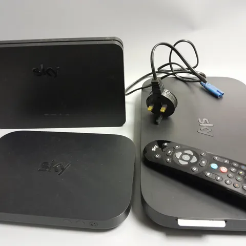 LOT OF SKY SET TOP AND RECEPTION ITEMS