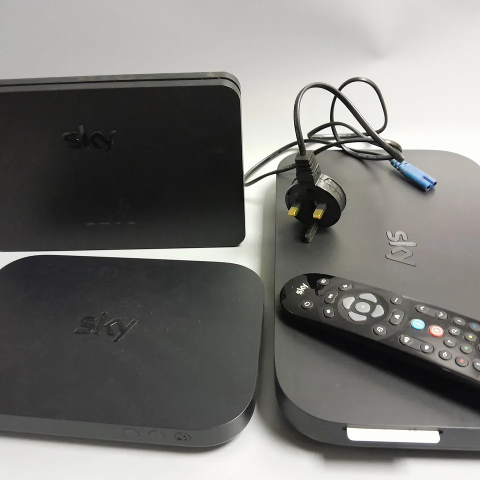LOT OF SKY SET TOP AND RECEPTION ITEMS