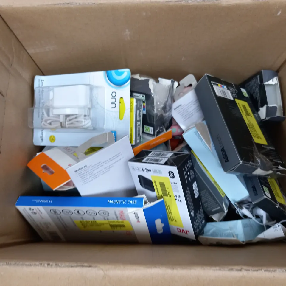 APPROXIMATELY 20 ASSORTED ELECTRICAL ITEMS TO INCLUDE CHARGERS , HEADPHONES, LANDLINE PHONE, ETC