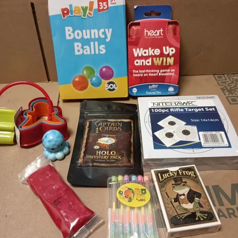 APPROXIMATELY 15 ASSORTED TOYS & GAMES PRODUCTS TO INCLUDE BOUNCY BALLS, PLAYING CARDS, PENS ETC 