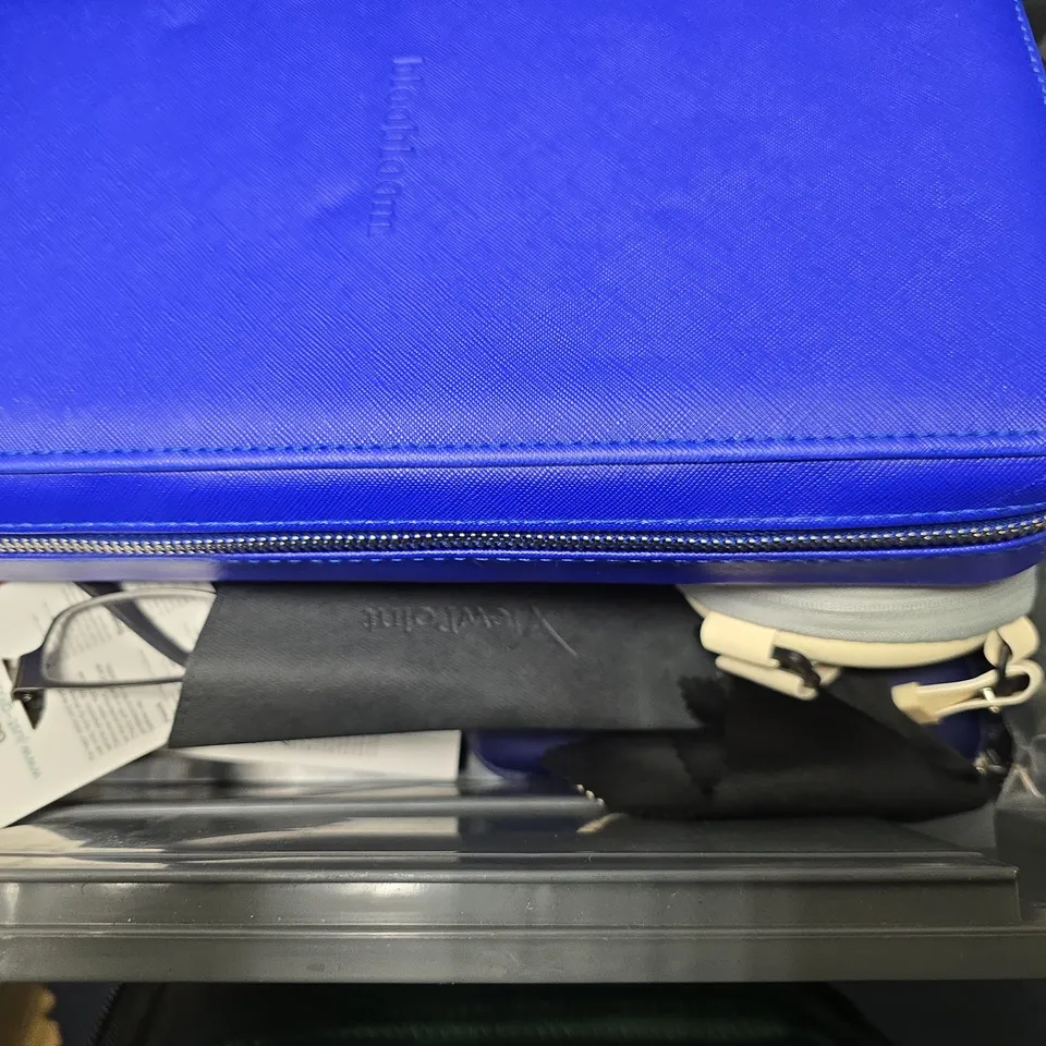 APPROXIMATELY 8 ASSORTED VISION CARE ITEMS TO INCLUDE - INSZKOOS BABY SUNGLASS , MARC JACOBS CARRY CASE ETC