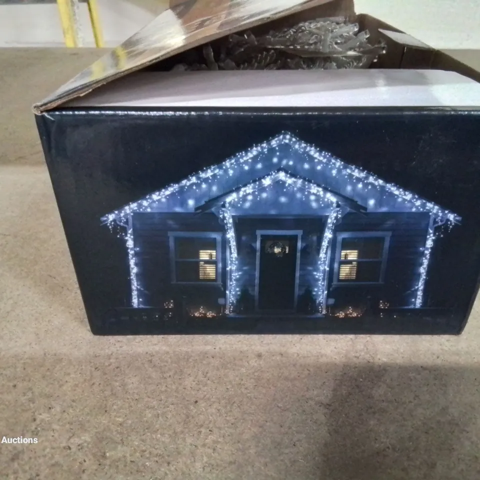 A BOX OF 500 LED OUTDOOR ICICLE LIGHTS