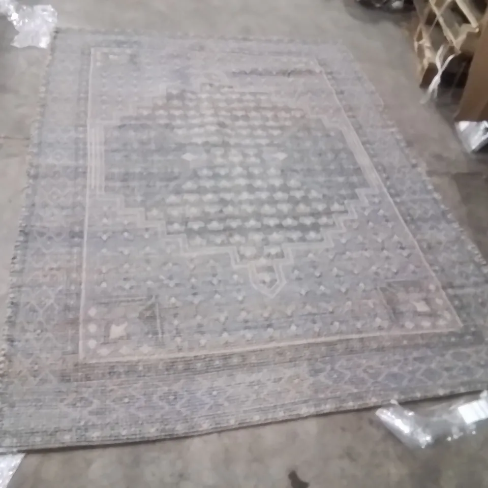 QUALITY DESIGNER AREA RUG - APPROXIMATELY 230X160CM