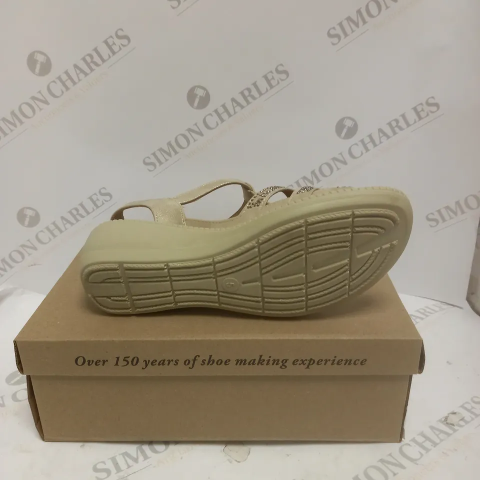 BOXED PAIR OF CUSHION WALK DIAMANTE TRIM SANDALS IN CHAMPAGNE - SIZE 5